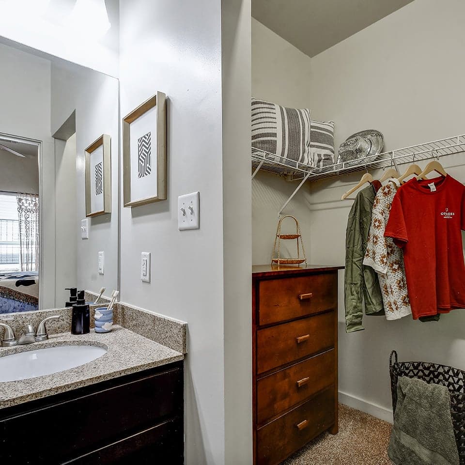 1415_Craddock_Avenue_0013